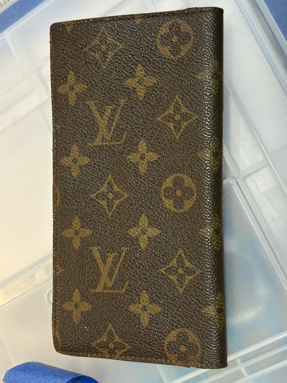 Louis Vuitton iconic lv
